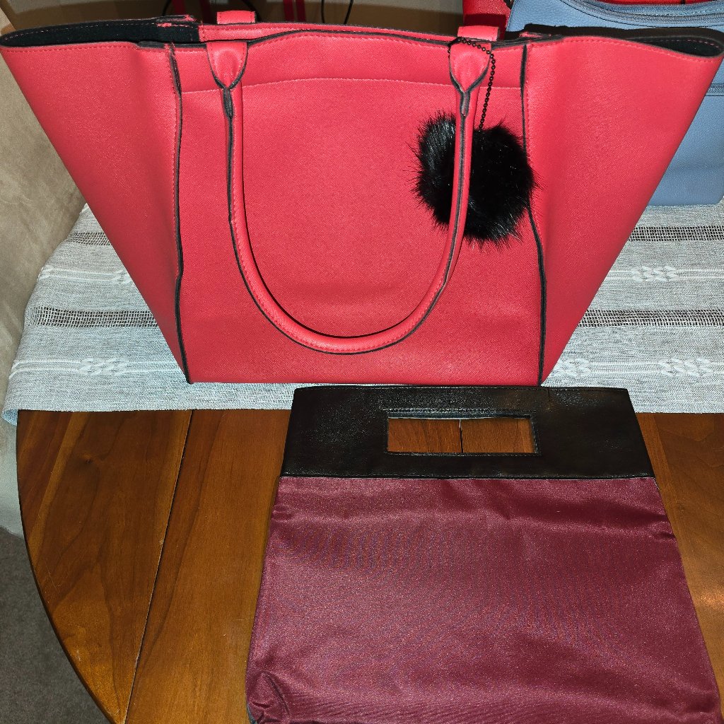 Elizabeth Arden Red And Black Shoulder Bag Elizabeth Arden Red And Black Shoulder Bag